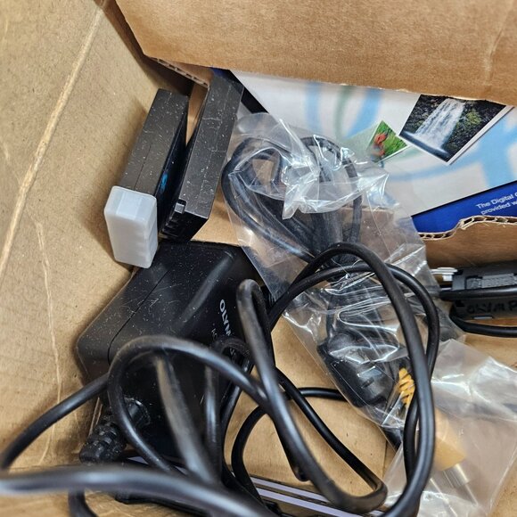 Digital Camera 35mm Video Charger Battery Cords SD Cards Lot 8+ PARTS Repair - Picture 10 of 11